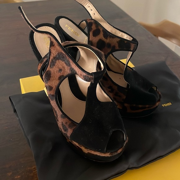 Beautiful Fendi Heels - Picture 1 of 4